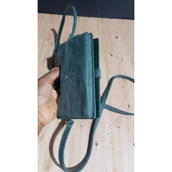 Adrienne Vittadini Studio Phone Wallet Crossbody Green EUC - Picture 6 of 6